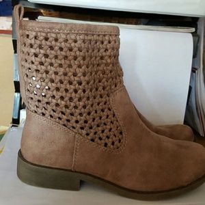 Crochet style boots